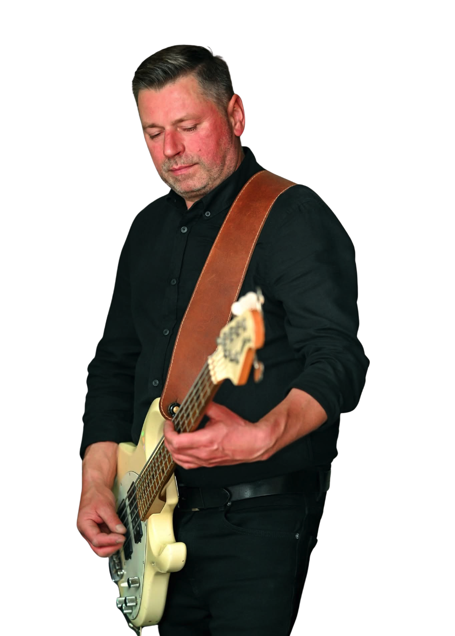 Krzysztof, basista zespołu muzycznego Nemesis na weselu